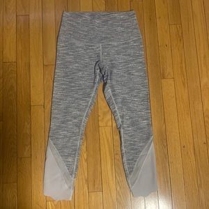 Wunder Under Scalloped Hem High-Rise Crop 23" Luxtreme.